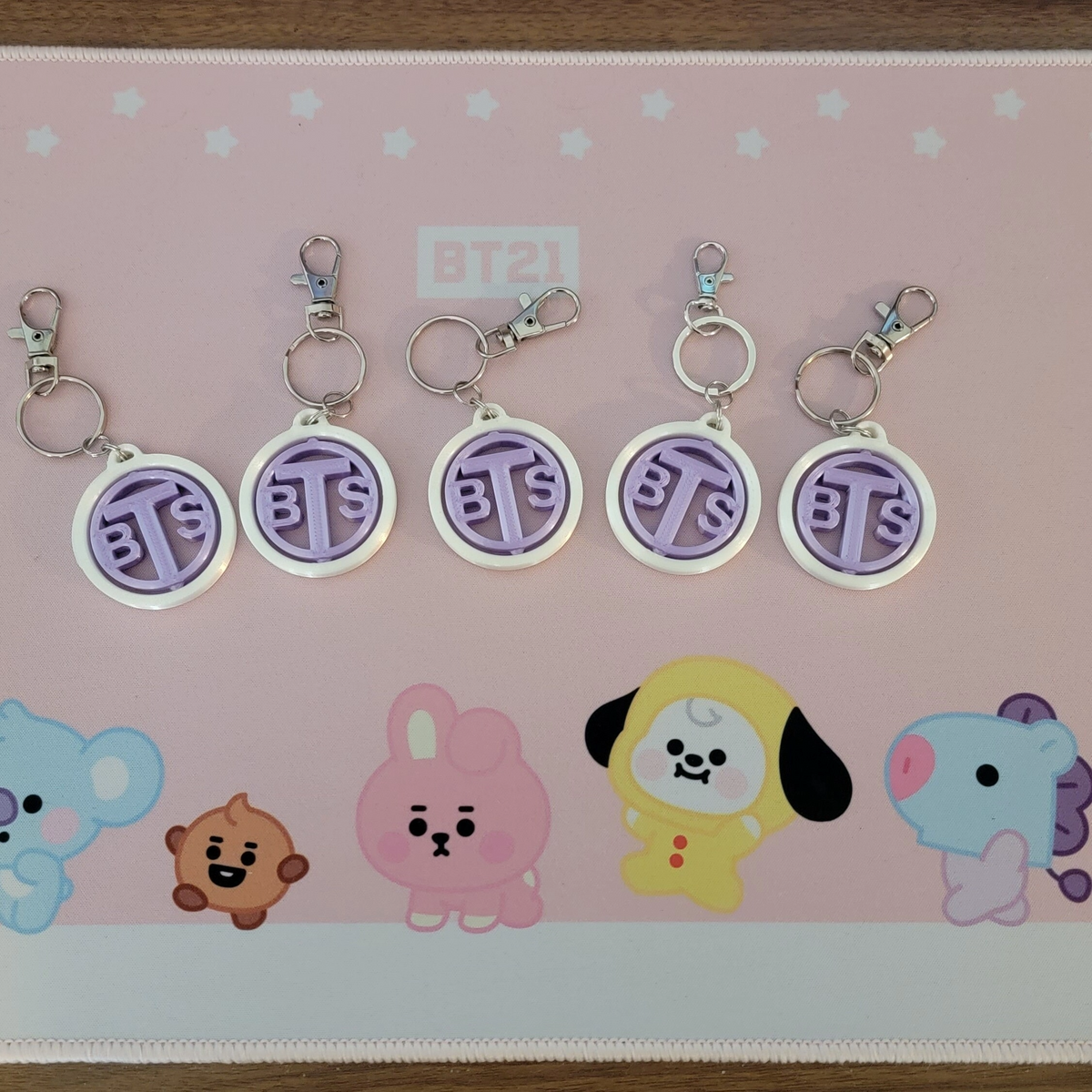 K-pop Inspired spinning fidget toy keychains